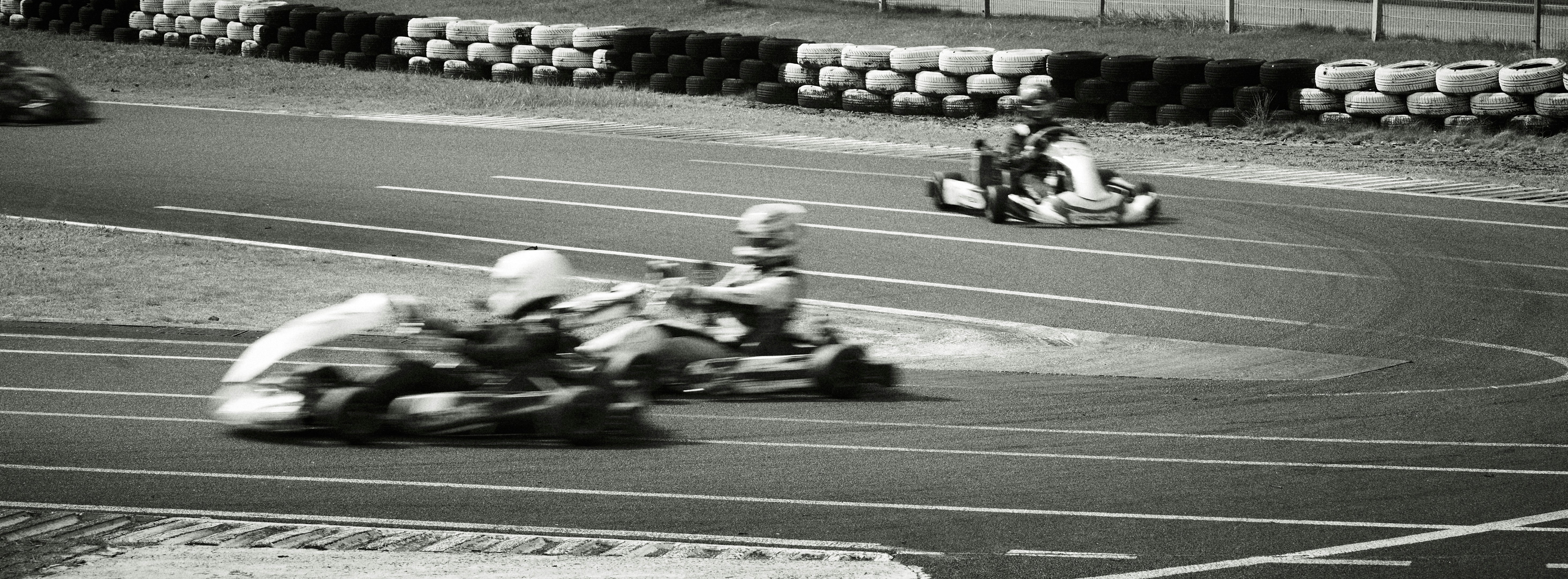 Επαγγελματικά καρτ υψηλών επιδόσεων έτοιμα για πίστα